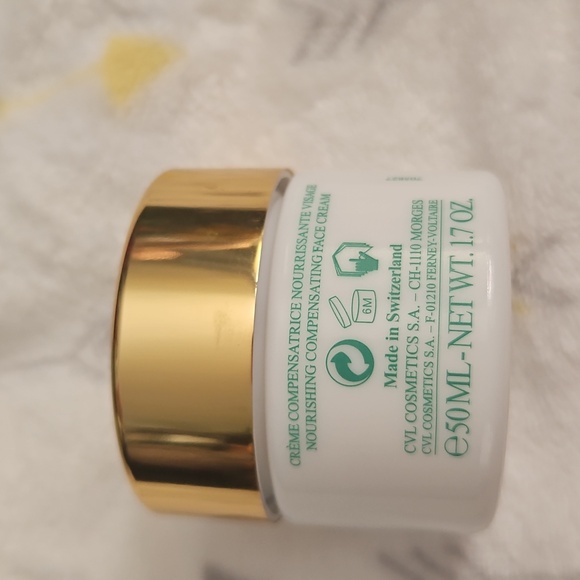 Valmont Prime Regenera II Cream - Gold and Green - Picture 4 of 5